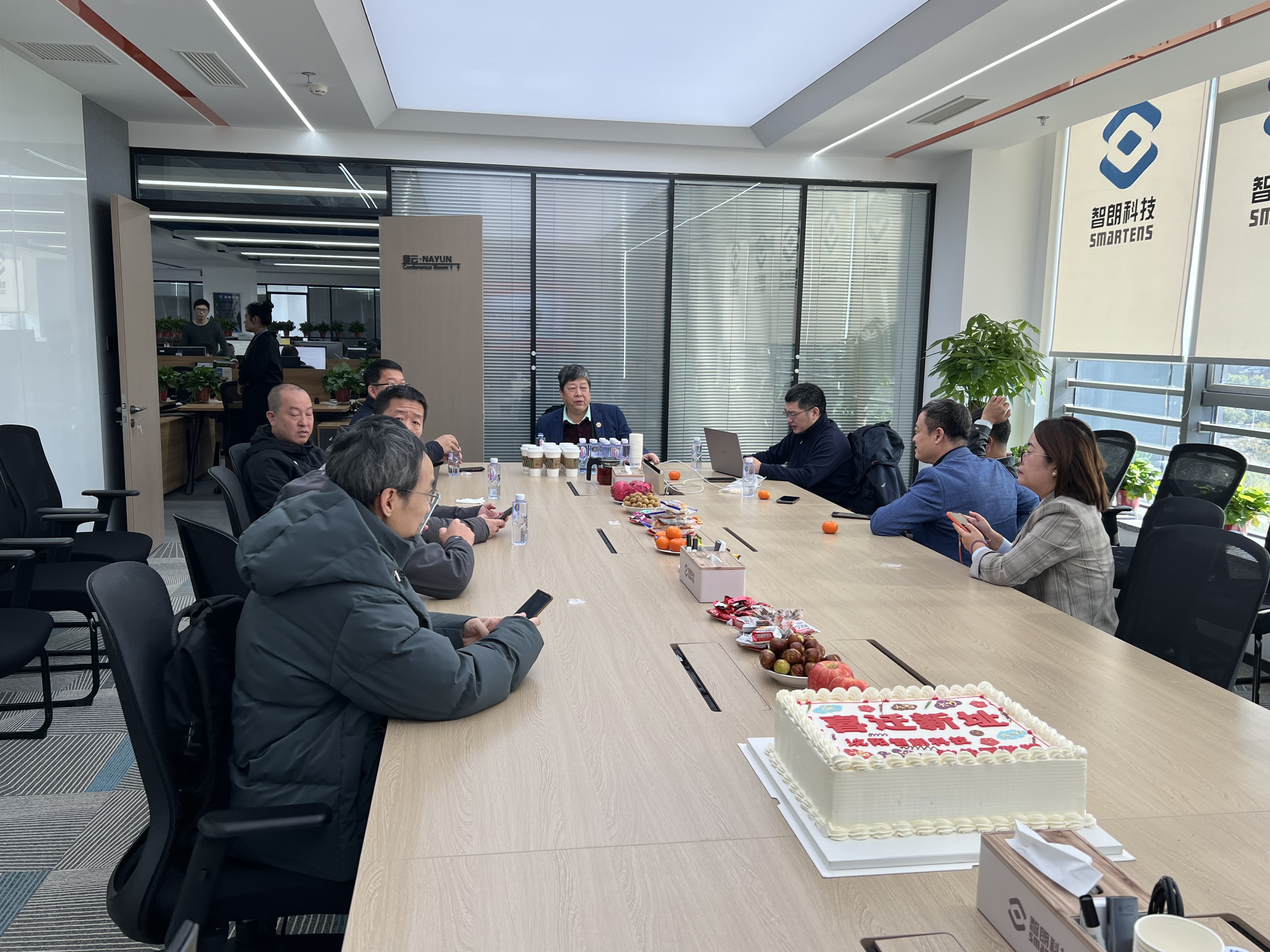 我司領導陳爾凡教授應邀參加沈陽智朗科技有限公司遷新址慶典，并參觀該公司科研成果和新產(chǎn)品。